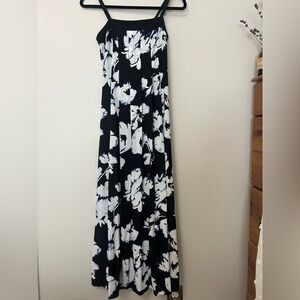 White House Black Market Black and White Floral Maxi Dress size XXS